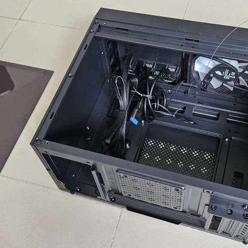 micro-ATX 機箱（九成新）