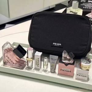 Prada beauty 滿額贈禮雙層化妝包/洗漱包