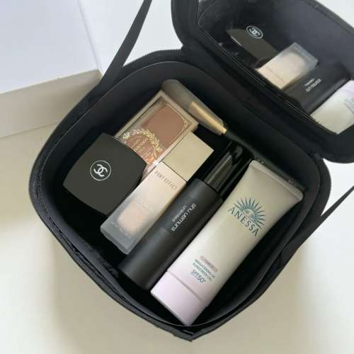 Chanel化妝品專櫃大容量拉鍊方形盒式收納包，非賣品