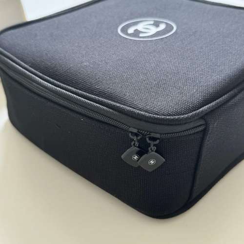 Chanel化妝品專櫃大容量拉鍊方形盒式收納包，非賣品