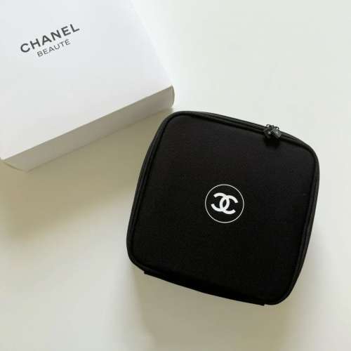 Chanel化妝品專櫃大容量拉鍊方形盒式收納包，非賣品