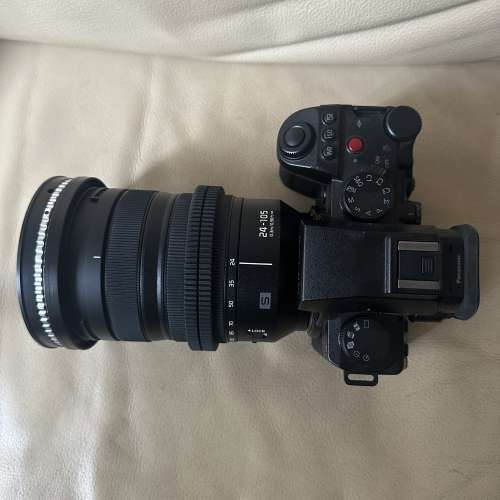 Lumix S5iix S52x + lens