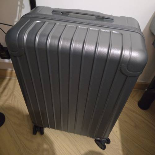 20吋行李箱 1.8kg 可上hk express