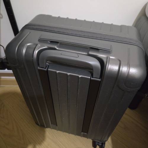 20吋行李箱 1.8kg 可上hk express