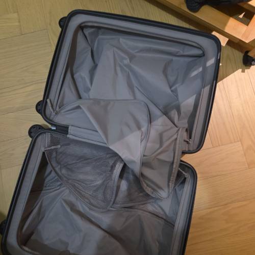 20吋行李箱 1.8kg 可上hk express