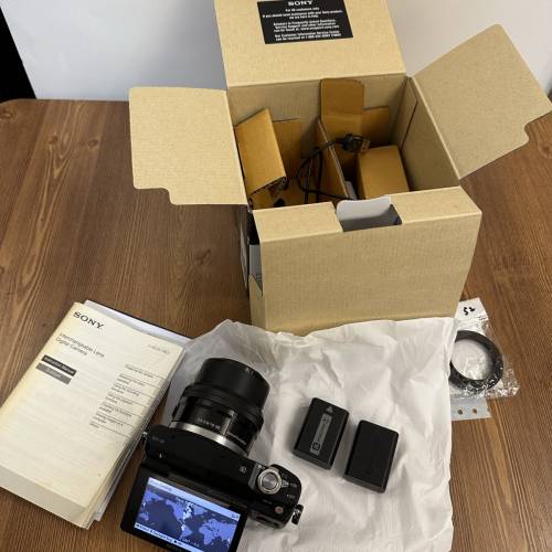 Sony NEX-3N + 16-50 f/3.5/5.6 + leather case