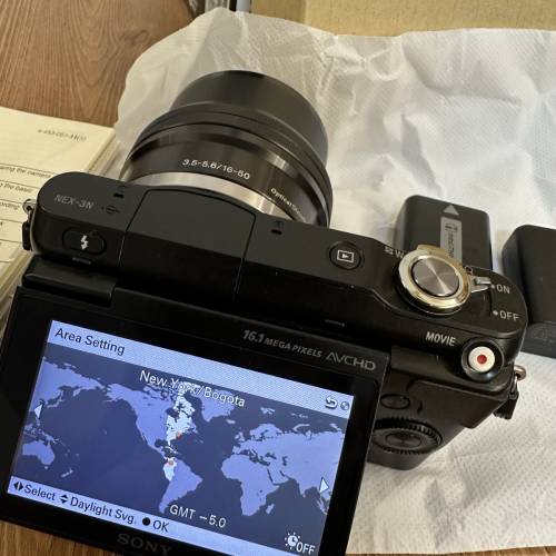 Sony NEX-3N + 16-50 f/3.5/5.6 + leather case