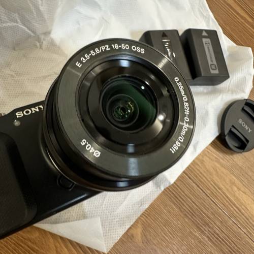 Sony NEX-3N + 16-50 f/3.5/5.6 + leather case