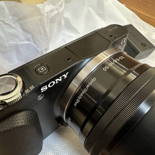Sony NEX-3N + 16-50 f/3.5/5.6 + leather case