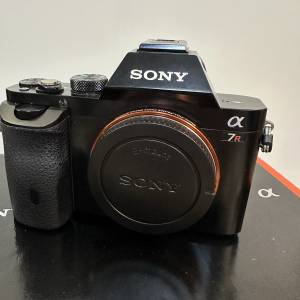 Sony A7R mirrorless interchangeable-lens cameras.