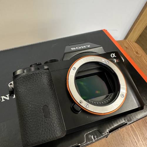 Sony A7R mirrorless interchangeable-lens cameras.