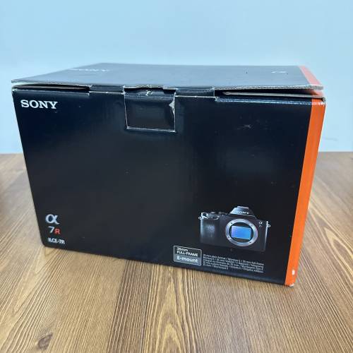 Sony A7R mirrorless interchangeable-lens cameras.
