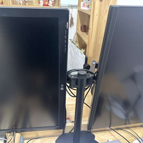 2個24吋mon 連 Stand
