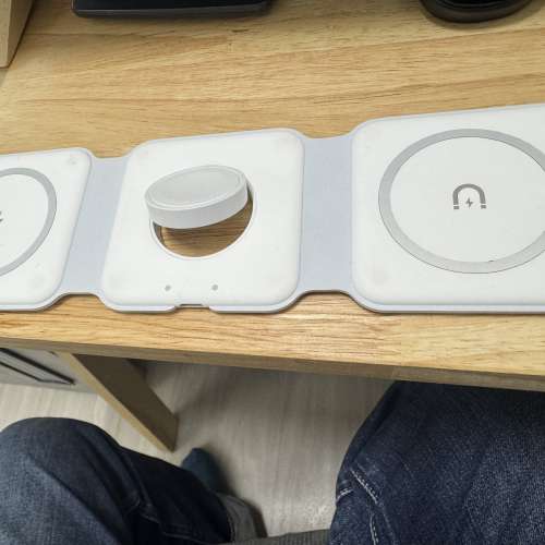 三合一無線充電器