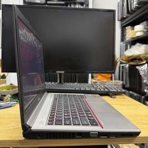 [🇯🇵日本製] Fujitsu Lifebook E744 (Core i5 / 14" 高清+ / Win 11 / 永久Office...