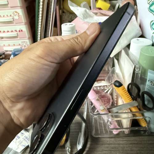 iPhone 15 128gb，港行雙卡，Apple 換原裝電，滿血復活，電池健康度100，所有功能正...