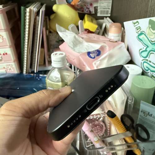 iPhone 15 128gb，港行雙卡，Apple 換原裝電，滿血復活，電池健康度100，所有功能正...