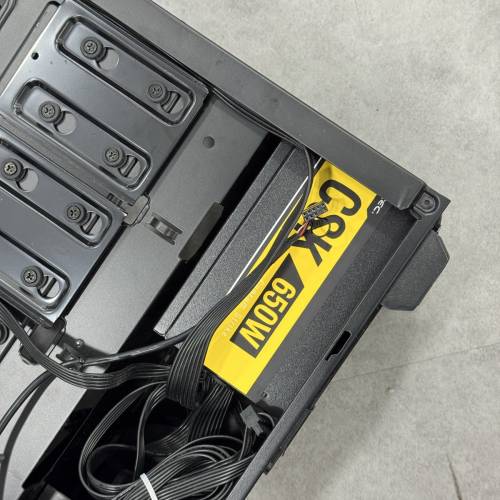 Phanteks 玻璃側透機箱+ Antec 650w火牛