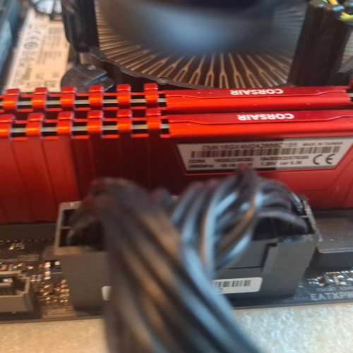 出售Corsair Vengeance LPX D4 2&times;8g