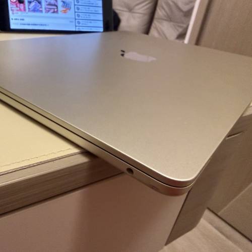 Macbook Air 15 inch m2 8gb ram 256gb ssd