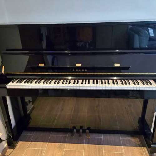 Yamaha YM11 日本製直立式鋼琴，黑色，連琴凳。