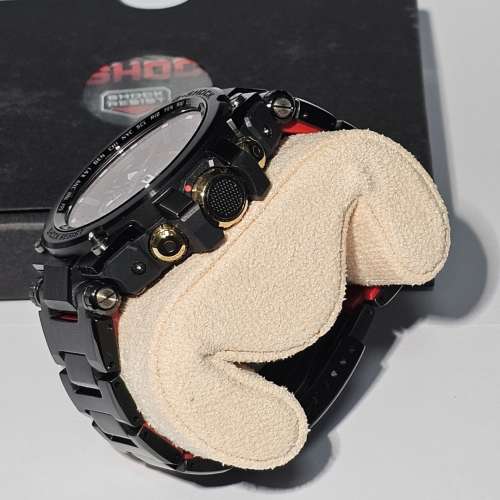 G SHOCK MTG-S1030BD-1A (30週年 Red Sun)