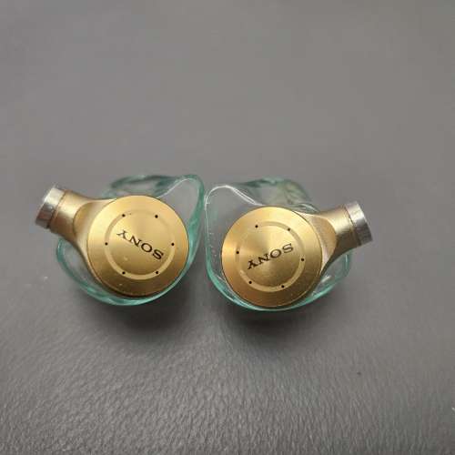 Sony Justear listening