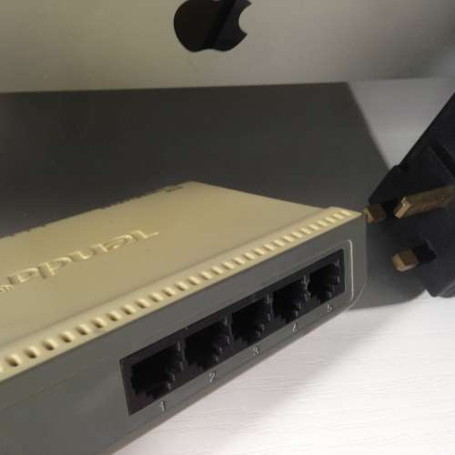 💻 TENDA 5-Port 10/100Mbps Desktop Switch S105 USED 5口 交換器 變黃 💻