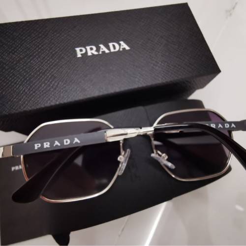 Prada 太陽眼鏡