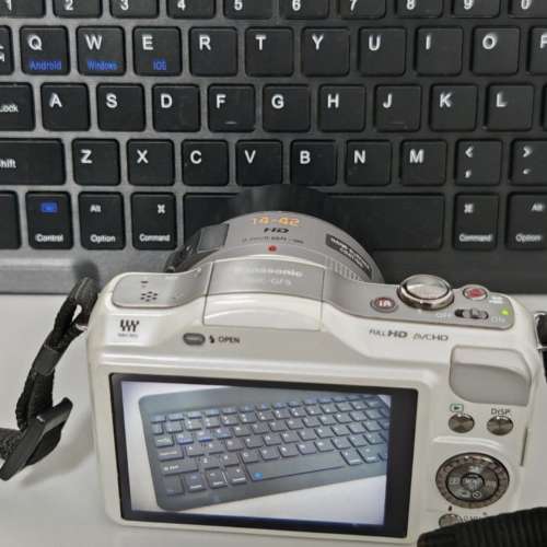 二手 Panasonic Lumix digi camera GF 5 可換鏡頭相機14-42mm 連新充電器2粒原廠1副...
