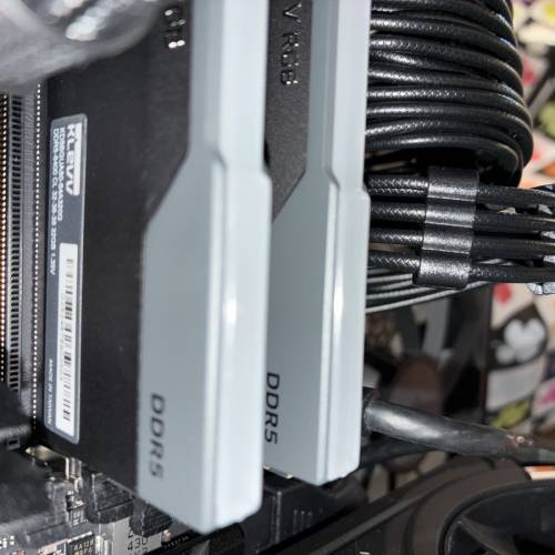 頂配工作遊戲兼備組合 285k+64g+4tb+rog5080