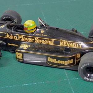1986 年 Lotus 98T 一級方程式賽車的模型，由傳奇車手 艾爾頓&middot;冼拿 (Ayrton Senna)...