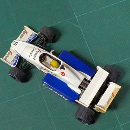 Toleman TG184 一級方程式賽車的模型車，這款賽車在 1984 年賽季中由傳奇車手 Ayrt...