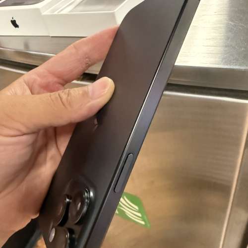 iPhone 15 pro max512gb 港行雙卡黑色鈦金屬，apple 換原廠電，滿血復活，電池健康...