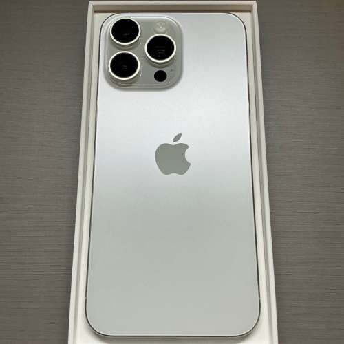 港版 iPhone 15 Pro Max 256GB White Titanium