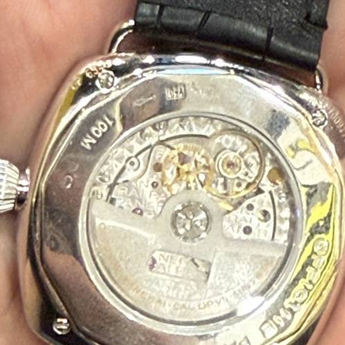 平到笑😆 PANERAI RADIOMIR PAM00062 18K 750白金 代用皮帶 原裝金扣 錶的部份標誌...