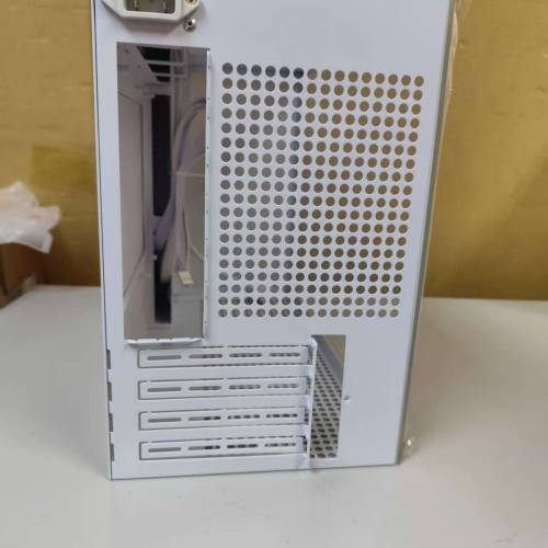 鋁小寶 E90 PRO 白色機箱