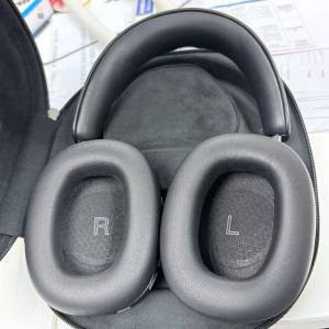 Bowers & Wilkins PX8
