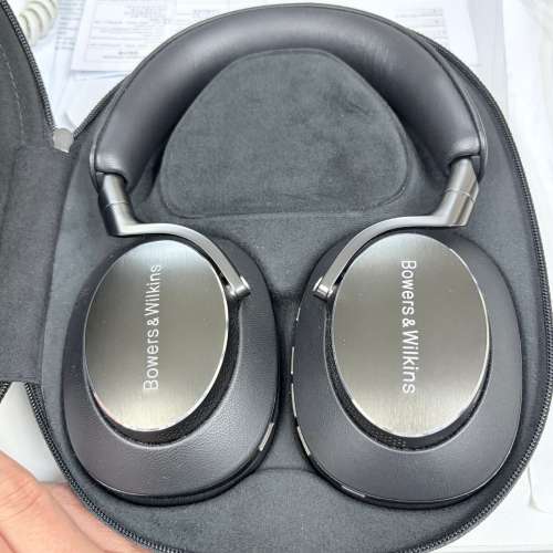 Bowers & Wilkins PX8