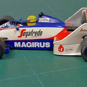 1/43 比例的 Toleman Hart TG183B 一級方程式賽車模型。 
模型詳細資訊
賽車型號：...