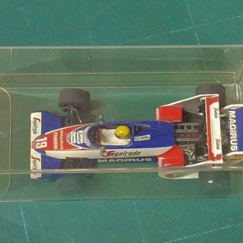 1/43 比例的 Toleman Hart TG183B 一級方程式賽車模型。 
模型詳細資訊
賽車型號：...