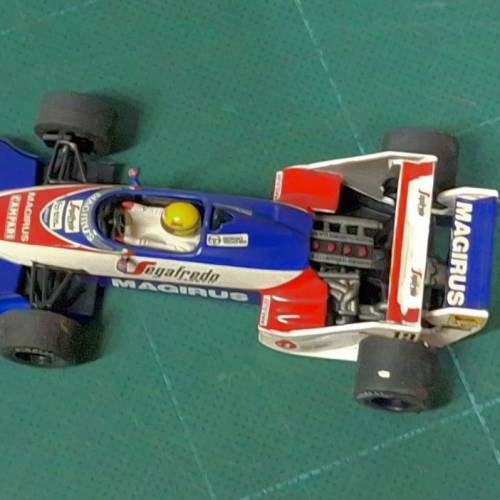 1/43 比例的 Toleman Hart TG183B 一級方程式賽車模型。 
模型詳細資訊
賽車型號：...