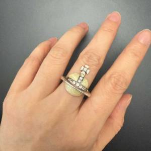 Vivienne Westwood Orb 實心戒指