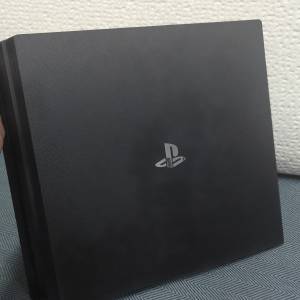 Ps4 pro 跟兩手制， 一散熱加充電底座