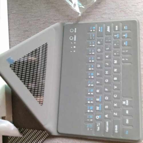 全新 超薄 藍芽鍵盤 皮套 ipad USB 充電 有說明書