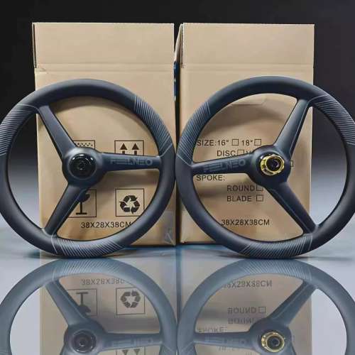 靚價 ( 買車直接升級更優惠 ) FEELNEO JAVA NEO 349 中鎖桶軸 碳纖維三刀輪組