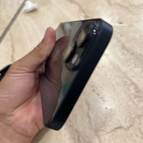 iPhone 14 256gb港行雙卡極新，所有功能正常！跟機殼，原廠線！