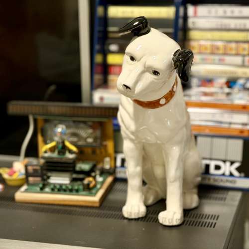 出售Nipper RCA Victor dog，高度約25cm，整體80%新靚仔，有意請pm我，謝謝
