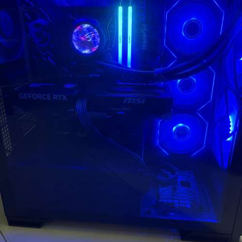 頂級二手電腦（Ultra 9 285k 32GB 2TB 5070)