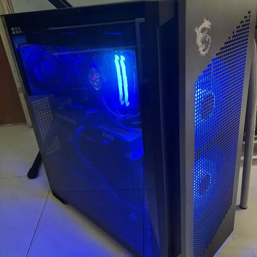頂級二手電腦（Ultra 9 285k 32GB 2TB 5070)